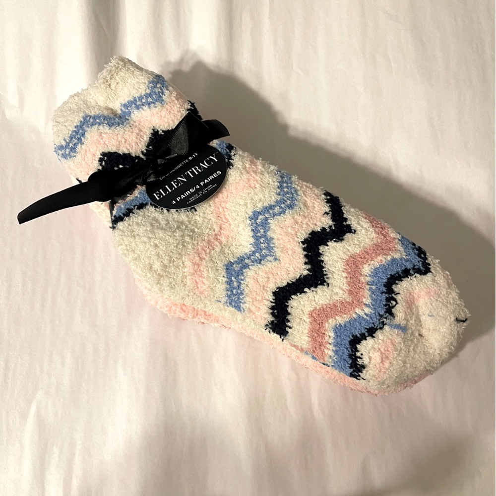 Ellen Tracy Fuzzy Socks